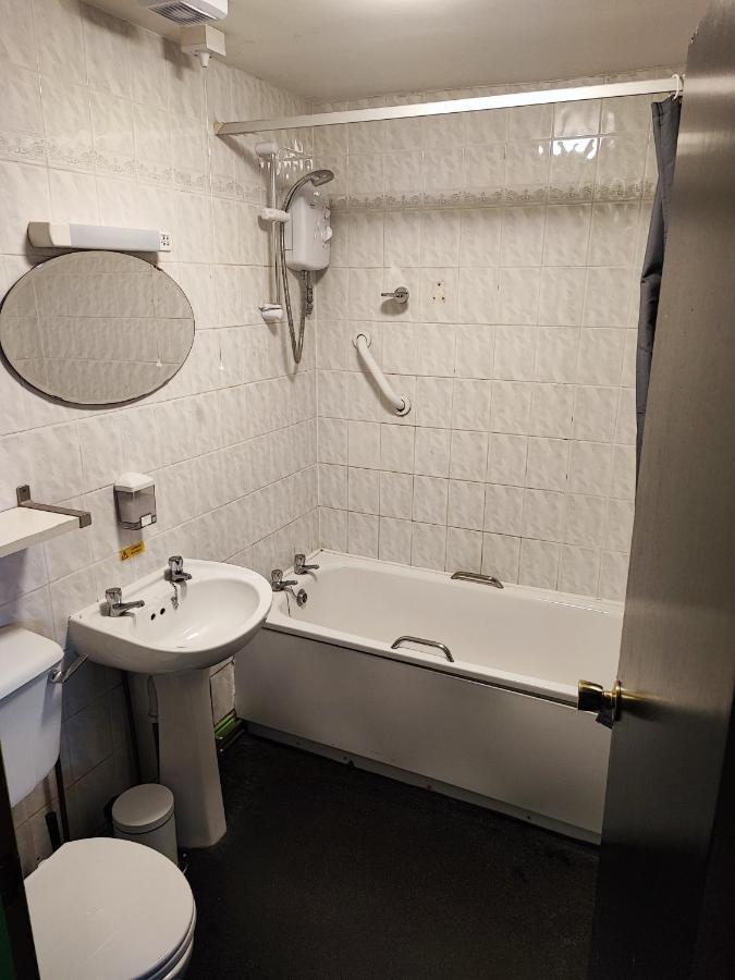 Happy Guests Lodge Lower Whitley Экстерьер фото