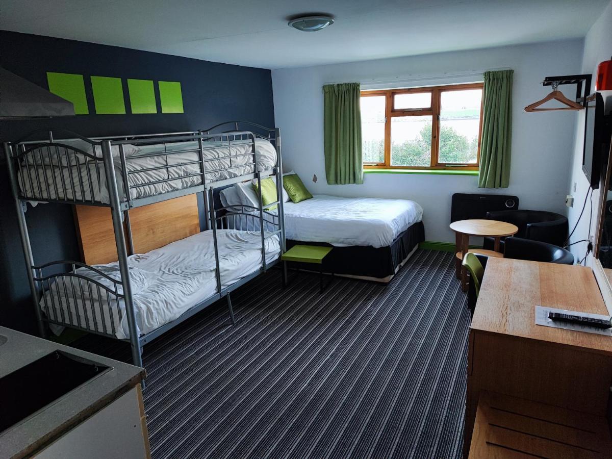 Happy Guests Lodge Lower Whitley Экстерьер фото